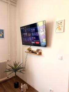 a flat screen tv hanging on a wall at Apartments Chloe - Top 4 in Hollabrunn