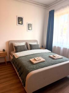 a bedroom with a bed with two plates on it at Apartments Chloe - Top 4 in Hollabrunn