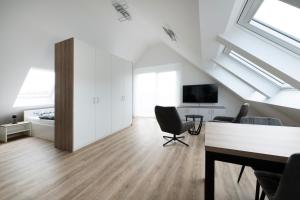 a living room with a table and chairs and skylights at Alleenstraße 66 in Wendlingen am Neckar