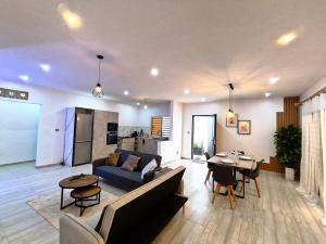 a living room with a couch and a table at Luxe villa 3 chambres Somone in Somone