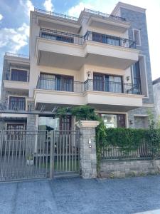 a building with a gate in front of it at Luxury Executive Homestay in Jāmb