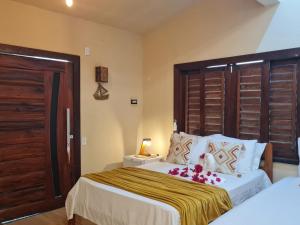 a bedroom with two beds and a wooden headboard at Chalé Jacuzzi Fortim in Fortim