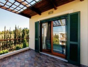 an open door to a balcony with a view at Ta'Casa in Xàtiva
