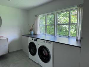 a laundry room with a washer and dryer at Tønder Byhus in Tønder