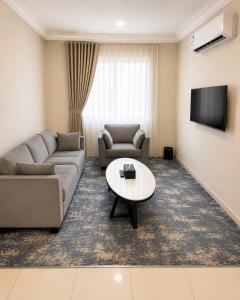 a living room with a couch and a coffee table at فندق تلاق للخدمات الفندقيه in Medina