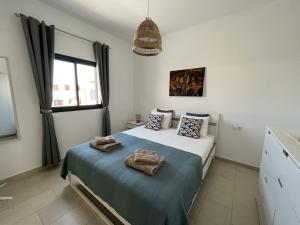 a bedroom with a bed with towels on it at Casa Monte y Mar in Morro del Jable