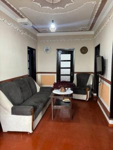 a living room with a couch and a table at Meronc Mot Guesthouse in Stepʼanavan
