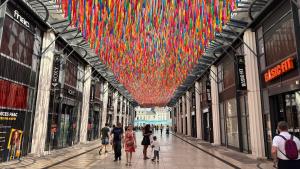 a group of people walking through a shopping arcade at Pau Elégance - 4 Personnes - Pau Hyper Centre - Clemenceau in Pau +4 photos