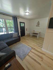 a living room with a couch and a wooden floor at Lazy Bull Cottages in Bull Shoals