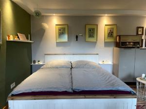 a bedroom with a bed with a white head board at Ferienwohnung Lahntalblick in Weilburg