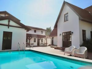 a villa with a swimming pool and a house at Wohnung in Dargun mit Garten in Barlin
