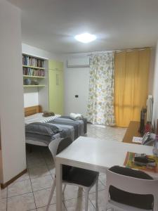 a room with a bed and a table and chairs at LeRose in Cadine