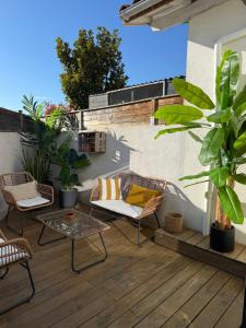 a patio with chairs and a table on a deck at Studio Cosy in Castanet-Tolosan