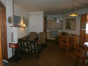 a dining room with a table and chairs at Setcases-Vallter hostal Mitja Pensió 2 in Setcases