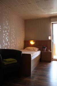 Ένα ή περισσότερα κρεβάτια σε δωμάτιο στο Eifelhotel Malberg