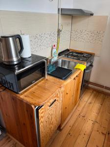 a kitchen with a sink and a stove at Apartament Dworcowa in Kołobrzeg