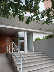 a set of stairs in front of a building at Punto Sur Apart in Río Cuarto