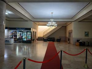 a large hall with a red carpet and a staircase at Ita Green in Teresópolis