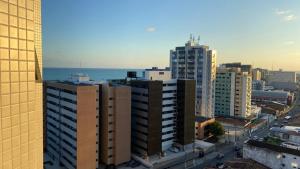 a view of a city with tall buildings at Apto alto padrão com vista panorâmica a 100m de Ponta Verde & Pajuçara in Maceió