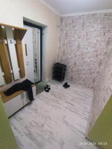 an empty room with a brick wall and a doorway at Gazda ialoveni in Ialoveni