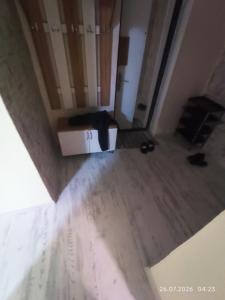 an empty room with a box on the floor at Gazda ialoveni in Ialoveni +2 photos