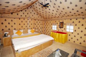 a bedroom with a bed in a tent at Mehta Desert camp Sam sand Dunes Jaisalmer in Jāmb
