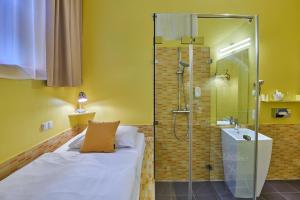 Koupelna v ubytování Hotel 38 + 37 fotografií