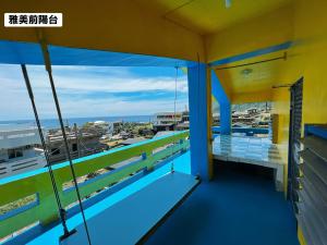a balcony with a view of the ocean at 蘭嶼雅美民宿 in Yeh-yin +11 photos