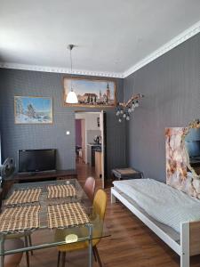 a living room with a bed and a table at Apartament M J w Centrum-Dwa Pokoje in Ząbkowice Śląskie