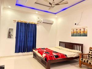 a bedroom with a bed and a blue ceiling at Sandunes ReTreat Villa in Pondicherry