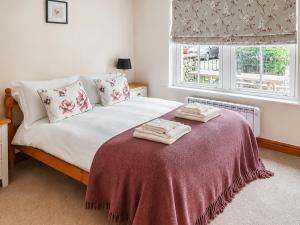 a bedroom with a bed with two towels on it at Howgills Apartment 7 - Ukc9722 in Sedbergh