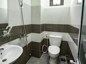 a bathroom with a toilet and a sink at Mini hotel Lạc Hồng in Hue +21 photos