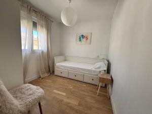 a small bedroom with a bed and a window at Casa Damián in Ribaforada
