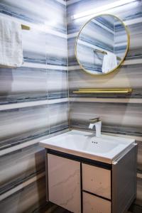 a bathroom with a sink and a mirror at BRUNCH RESIDENCE BoUAKE in Kodia Kofikro +36 photos