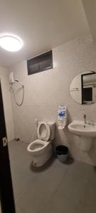a bathroom with a toilet and a sink at ห้องพัก168 in Ban Amphaeng