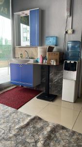a kitchen with a sink and a counter top at Barış hotel in Alasehir