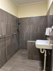 a bathroom with a sink and a shower at Workforce Accommodation in Kalgoorlie