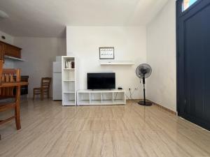 a living room with a flat screen tv on a table at Bajo junto al mar en El Tamaduste in Tamaduste