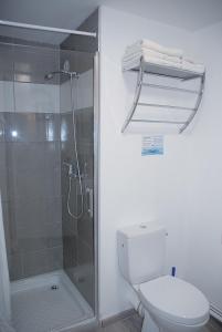 Ένα μπάνιο στο Contact Hotel LE SUD Montpellier Aéroport Parc Expo Arena