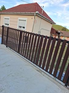 a wooden fence in front of a house at Szabó Vendégház in Bükkszék