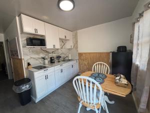 a small kitchen with a small table and a table and chairs at The conch cottage in Crystal River