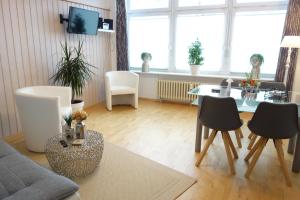 a living room with a couch and a table and chairs at Ferienwohnung Solling Niedersachsen in Uslar
