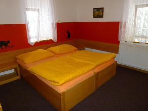 Postel nebo postele na pokoji v ubytování Hotel Pelikan