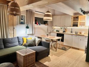 a living room with a couch and a kitchen at Domki nad morzem Sasino Mojo Miodno Checz in Sasino
