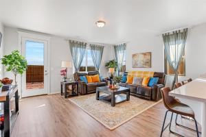 a living room with a couch and a table at Grand Canyon Getaway Near Snowbowl Flagstaff Sedona Family-Friendly Sleeps 14 in Bellemont