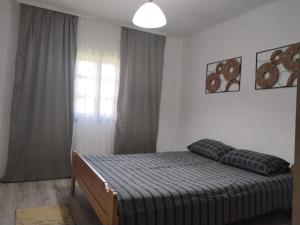 a bedroom with a bed and a window at Vila Jelka in Kremna