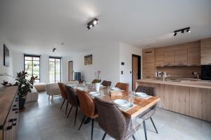 a dining room and kitchen with a table and chairs at Klein Lauw 39 in Tongeren
