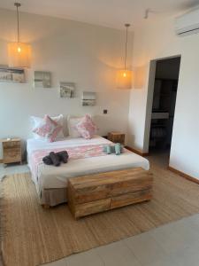 a bedroom with a large bed in a room at Le Frangipanier - Appartement de luxe 3 chambres, 3 sdb, Péreybère in Pereybere +14 photos