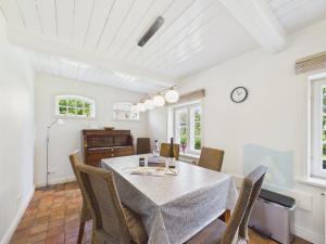 a dining room with a table and chairs at Min aran in Oevenum