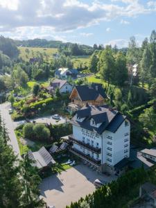 an aerial view of the inn at the springs resort at Sarenka in Krynica Zdrój